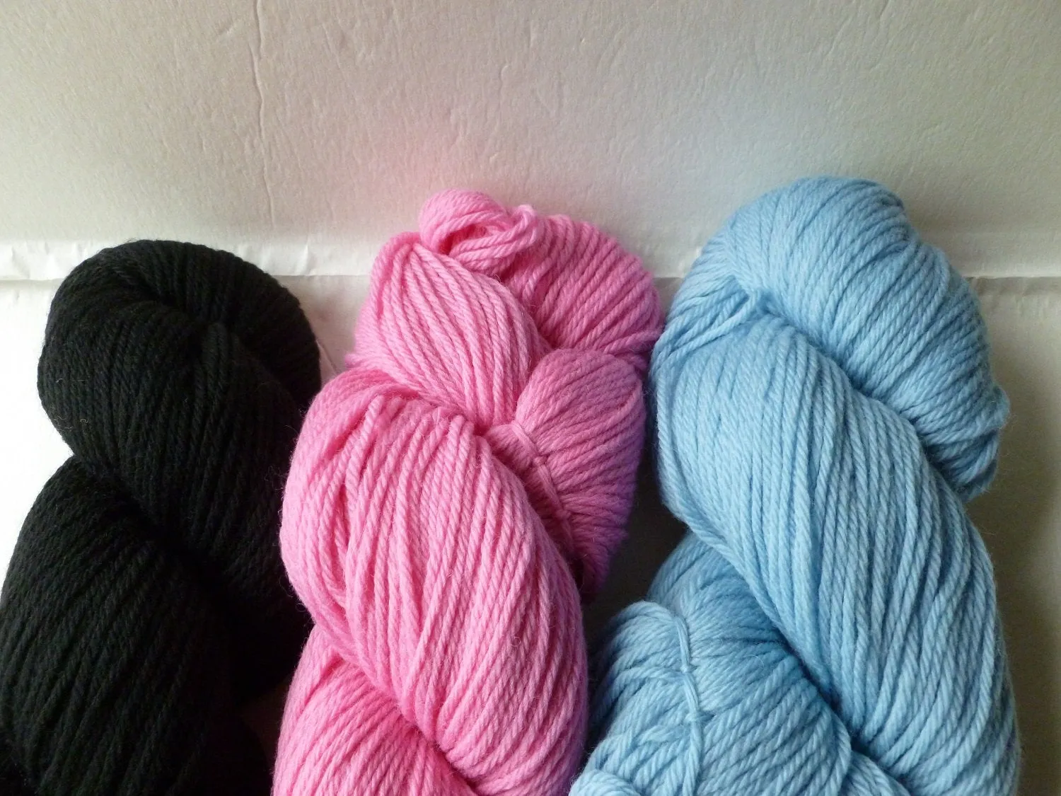 15% off Retail 220 by Cascade Yarn, 100 Percent Wool, Worsted