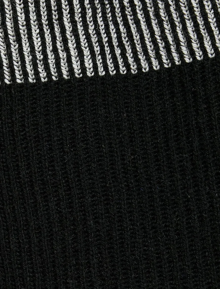 17380 Black Knitted Jumper