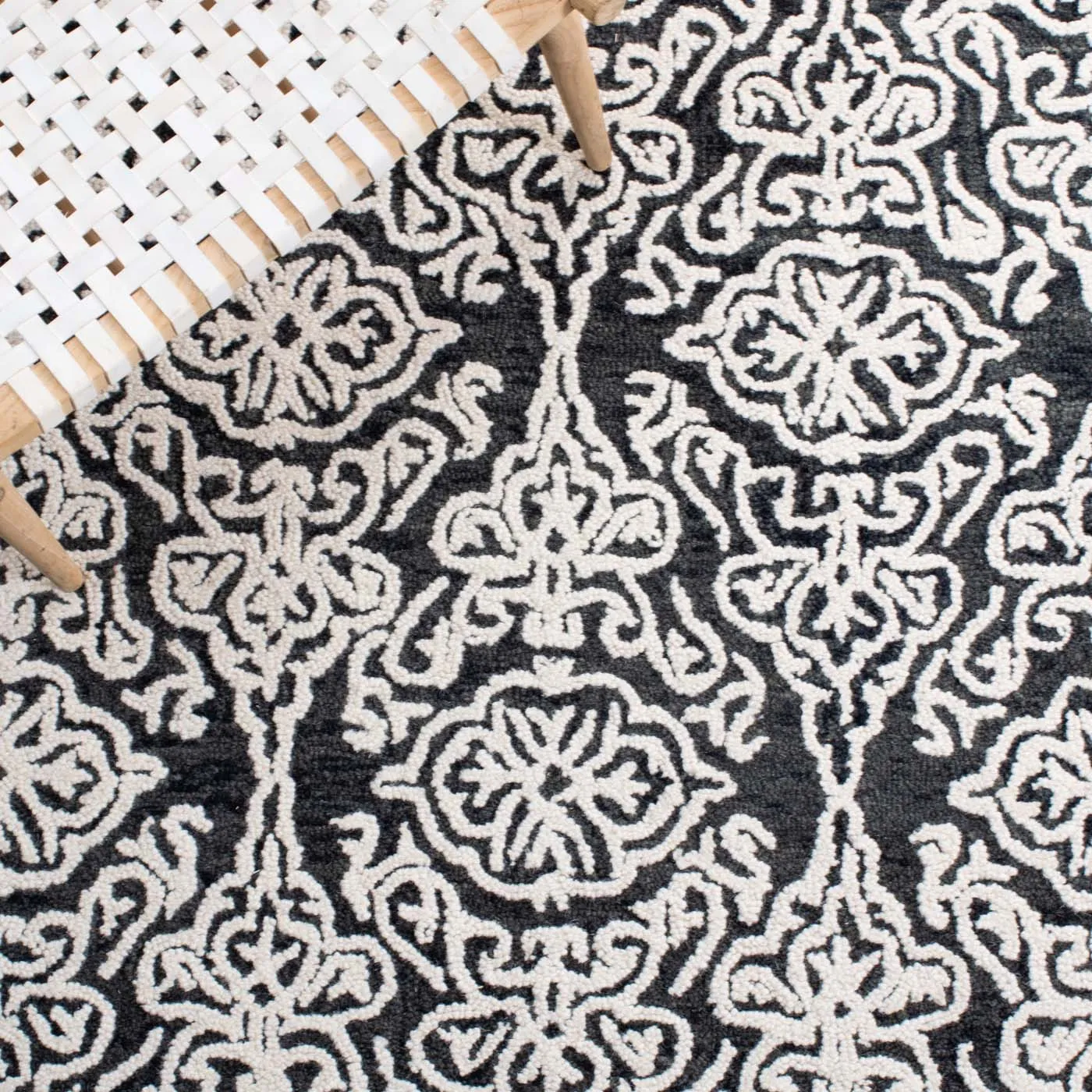 Safavieh Blossom 112 Rug, BLM112