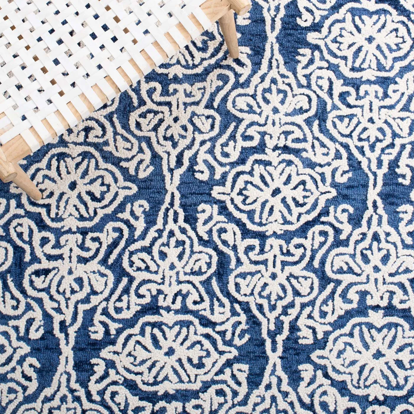 Safavieh Blossom 112 Rug, BLM112