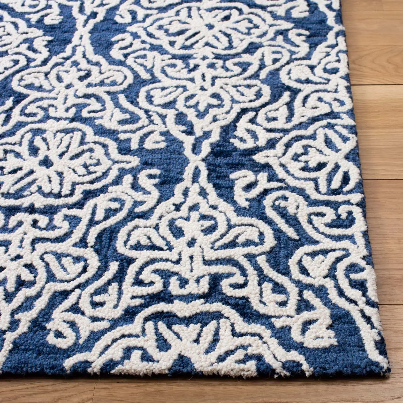 Safavieh Blossom 112 Rug, BLM112