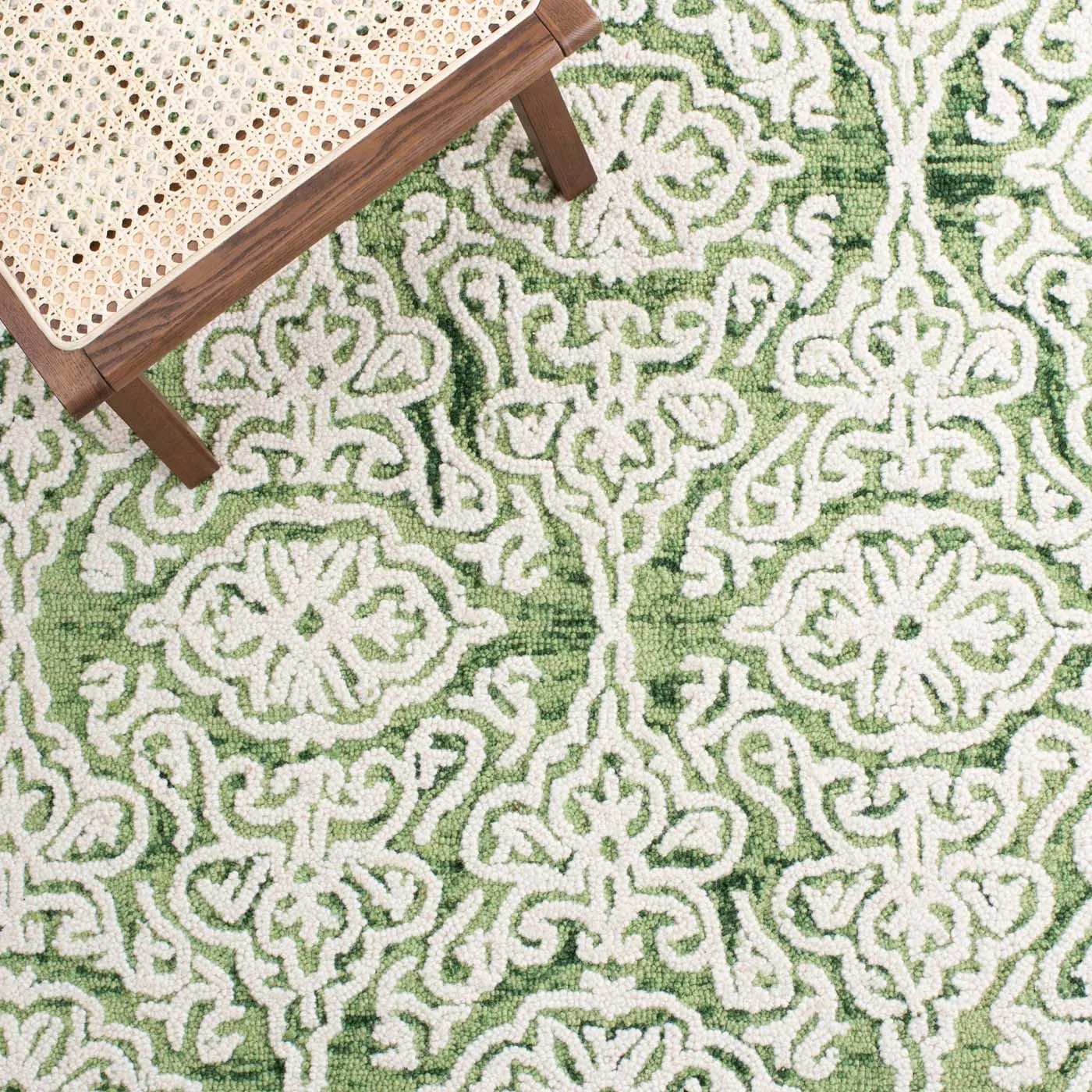 Safavieh Blossom 112 Rug, BLM112