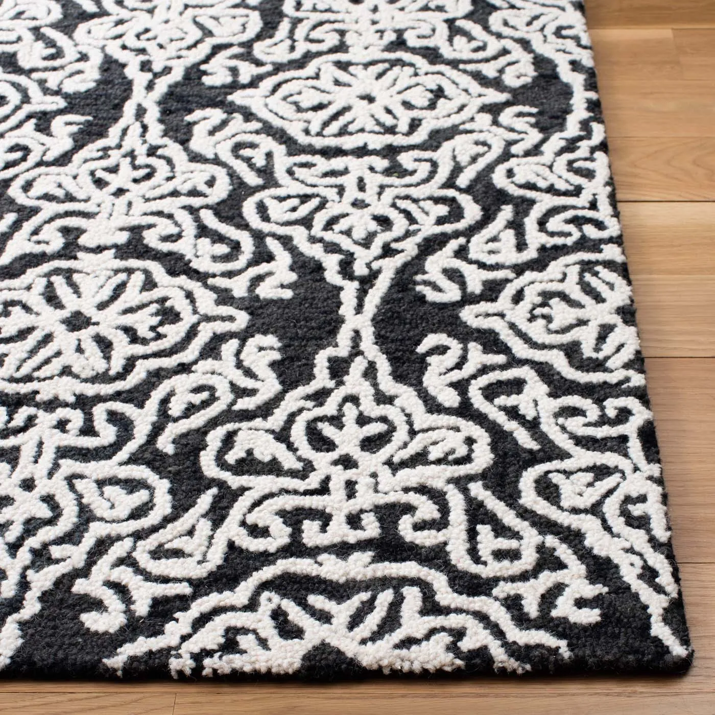 Safavieh Blossom 112 Rug, BLM112
