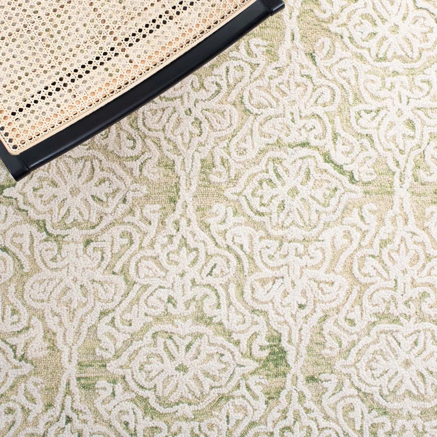 Safavieh Blossom 112 Rug, BLM112