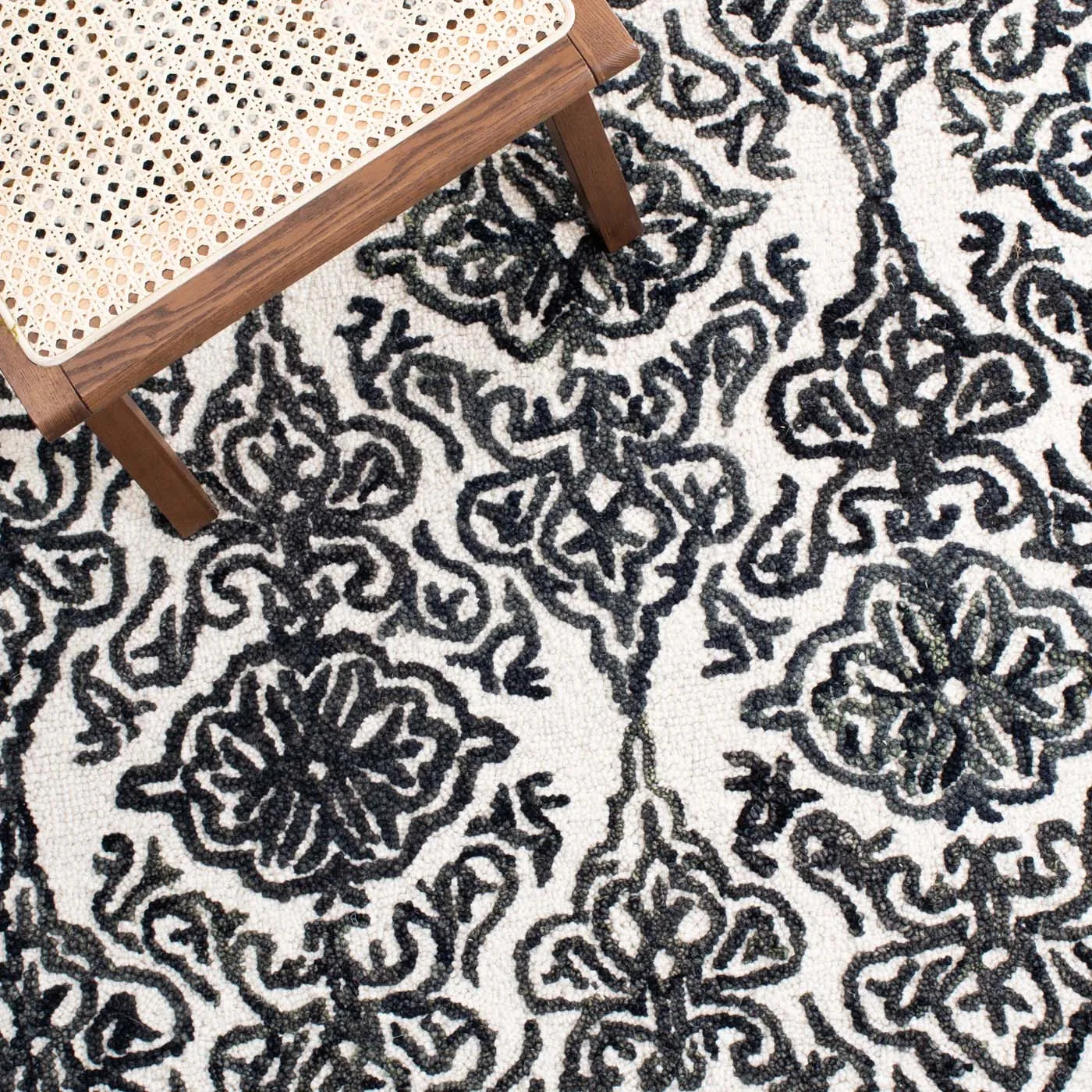 Safavieh Blossom 112 Rug, BLM112