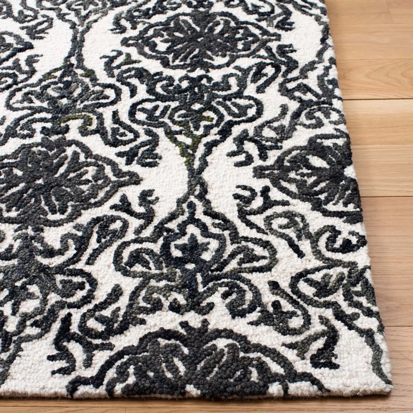 Safavieh Blossom 112 Rug, BLM112