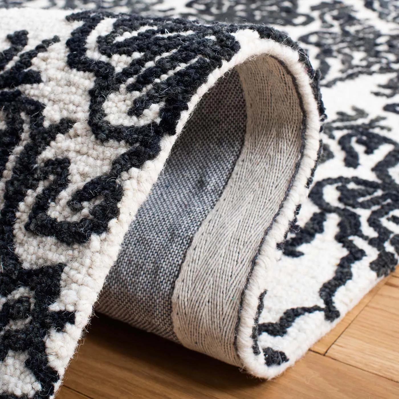 Safavieh Blossom 112 Rug, BLM112