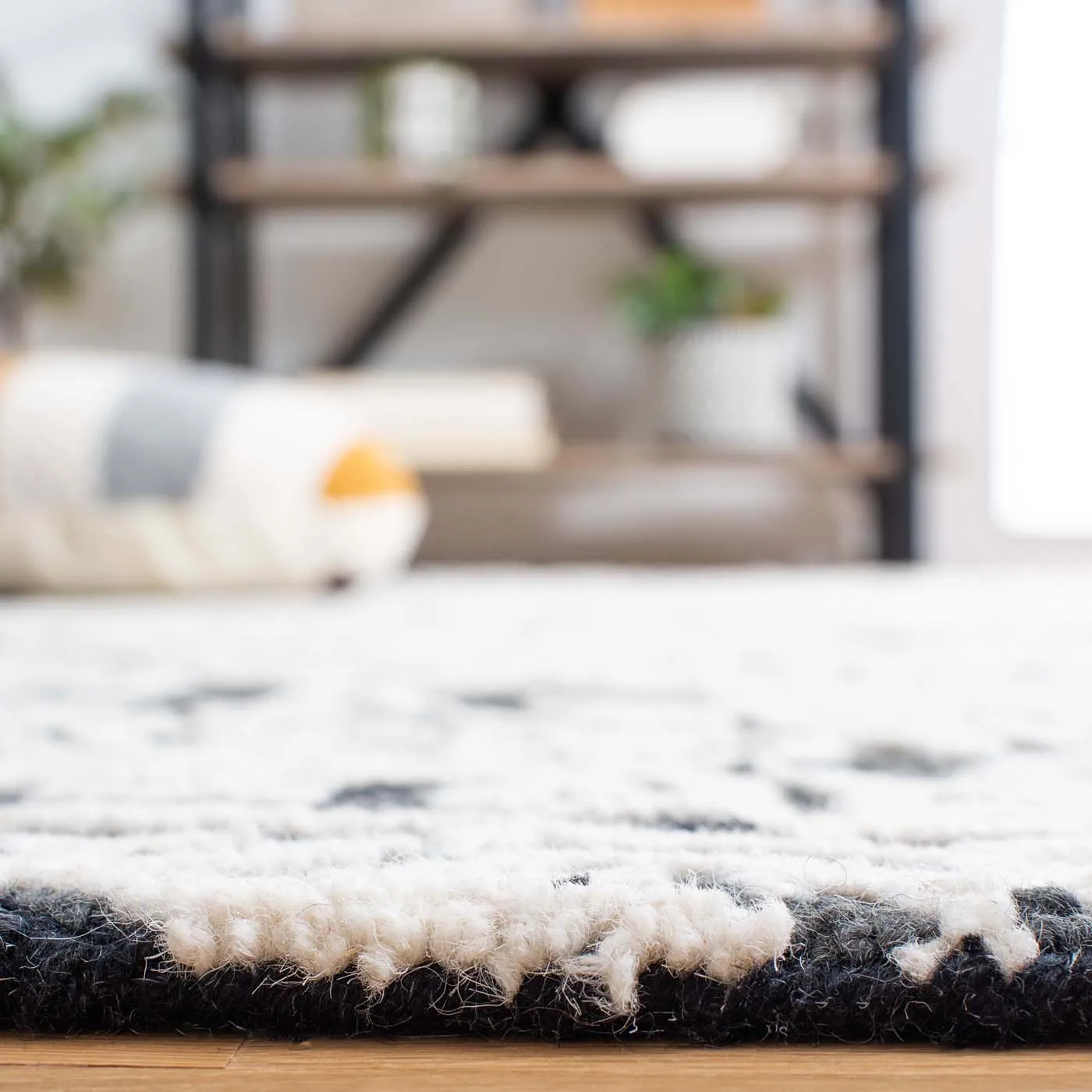 Safavieh Blossom 112 Rug, BLM112