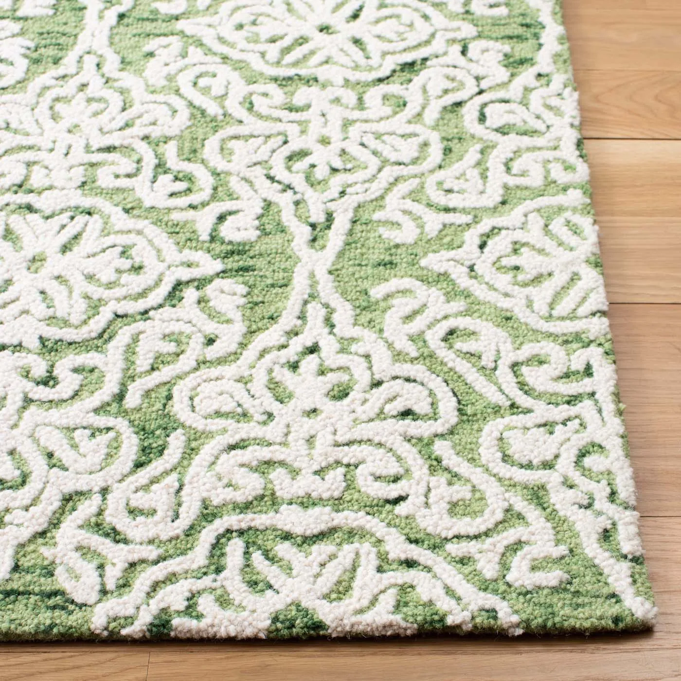 Safavieh Blossom 112 Rug, BLM112