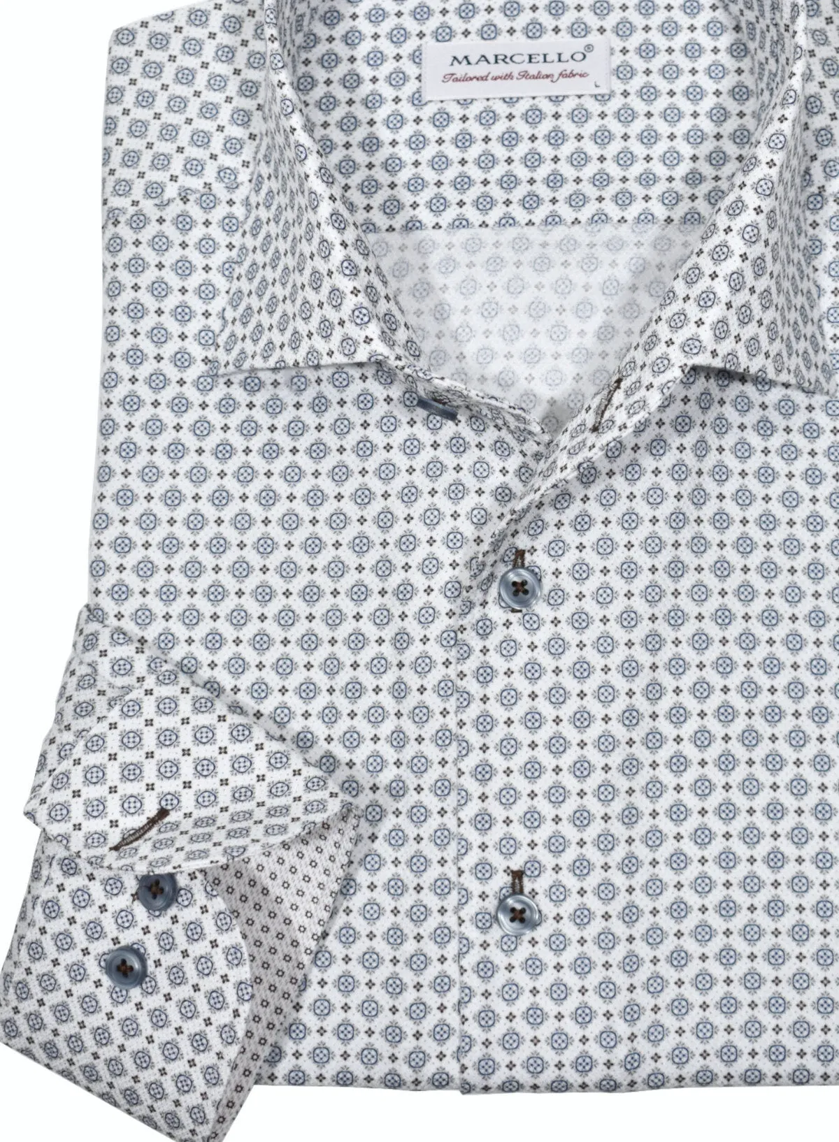 WM638R Slim Fit Classic Medallion Roll Collar
